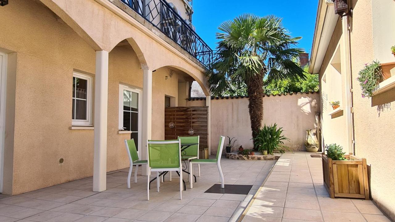 Alysa Hotel Parthenay Exterior photo