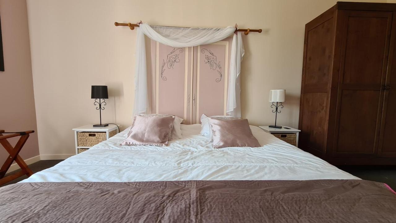 Alysa Hotel Parthenay Exterior photo